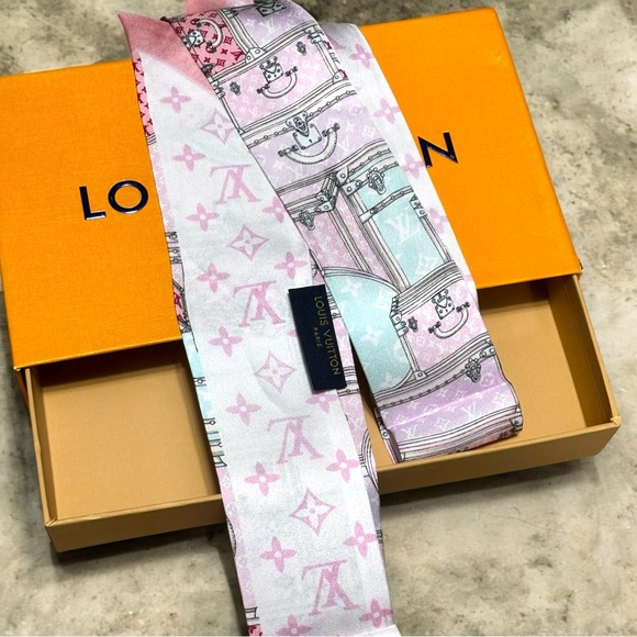 Louis Vuitton Silk Monogram Let's Go BB Bandeau Pink & Box - Picture 4 of 8